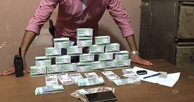 سقوط موظف بأحد البنوك بحوزته 20 ألف قرص تامول مخدر بقصد الاتجار بالسلام