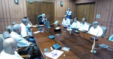محافظ بورسعيد يعقد اجتماعًا مع قدامى المصرى لتعيين مجلس جديد