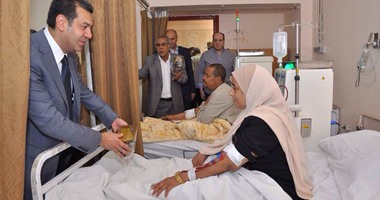محافظ أسيوط يقدم الهدايا المادية والعينية للمرضى بمستشفى الشرطة 