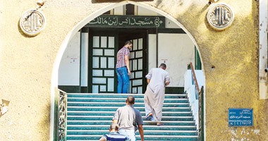 مسجد أنس بن مالك.. يودع رمضان بصلاة التراويح