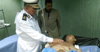 مدير أمن القاهرة الجديد يزور أمين الشرطة المصاب بانفجار روكسى