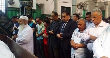 بالصور.. محافظ الفيوم يشيع جنازة الطالب المتوفى فى انفجار عبوة ناسفة