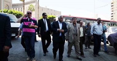 بالصور.. مواطن يطالب بإزالة الحواجز الحديدية بـ"الحلمية".. ومحافظ القاهرة:"هانشيلها"