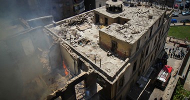 "صحافة المواطن": لحظة انهيار وسقوط عقار الفجالة بعد حريقه