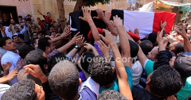 بالصور.. جنازة مهيبة لشهيد سيناء فى مسقط رأسه بالمنوفية وهتافات ضد الإخوان