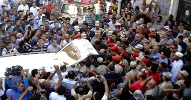 بالفيديو.. جنازة مهيبة لشهيد الإسكندرية.. والأهالى يستقبلون الجثمان بالزغاريد