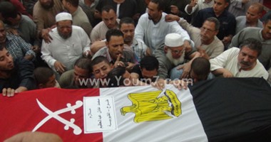 الأهالى يستقبلون جثامين شهداء سيناء بالزغاريد وهتافات ضد الإخوان