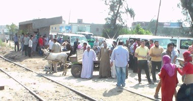 أهالى كفر صقر بالشرقية يواصلون قطع الطريق بسبب انتشار أعمال البلطجة