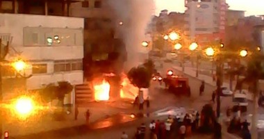 بالفيديو والصور.."صحافة المواطن": حريق هائل بأحد المحلات المغلقة بدمياط