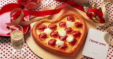 10 أسباب تجعل "البيتزا" أفضل من الارتباط
