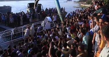 أهالى ضحايا المركب الغارق بالوراق يقطعون طريق الكورنيش أمام معهد ناصر