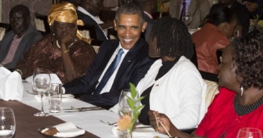 أوباما يستقبل أقاربه على مأدبة عشاء فى فندق بنيروبى