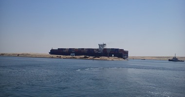 الفريق مهاب مميش يقود أول سفينة تعبر قناة السويس الجديدة