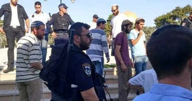 مستوطنون يقتحمون الأقصى فى حراسة الشرطة الإسرائيلية