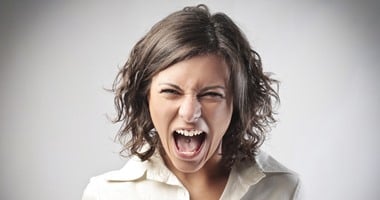 6 قرارات ما تخديهاش فى لحظة غضب.. أهمها الطلاق وترك العمل