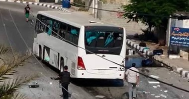 بالصور.. تفاصيل وفاة شخص وإصابة 27عاملا بحادث طريق القاهرة الإسماعيلية