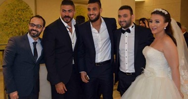 أحمد الشناوى يحتفل بفوز الزمالك على ليوبارد فى زفاف المطرب كريم محسن