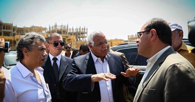 محافظ القاهرة يتفقد أعمال المنشآت بالأسمرات بالمقطم