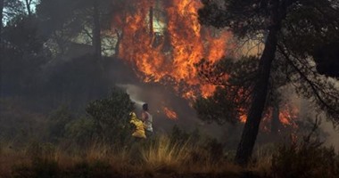 حرائق بغابات إسبانيا بسبب تغير المناخ وحرق حاويات القمامة أثناء المظاهرات