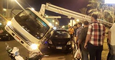 إصابة 7 أشخاص بينهم طفلان فى حادث انقلاب سيارة بطريق "قنا - نجع حمادى"