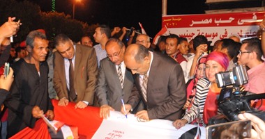 حفل ختامى بأسوان لجمع التوقيعات على أطول علم لمصر