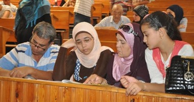 توافد الطلاب على معامل تنسيق جامعة عين شمس لتسجيل الرغبات