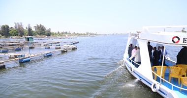 بالصور.. وزير البيئة من البحيرة: سنزيل جميع الأقفاص السمكية بنهر النيل