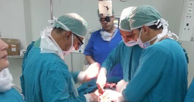 بالصور.. نجاح عملية تدبيس واستئصال لجزء من المعدة بمستشفى جامعة المنصورة
