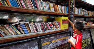 اختبر أمانتك.. مكتبة صينية بدون مراقب تترك للزبون حرية دفع ثمن الكتب