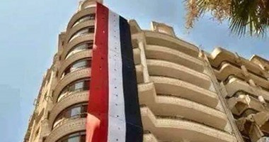 "صحافة المواطن": رفع علم مصر على واجهة عمارة سكنية احتفالاً بقناة السويس الجديدة