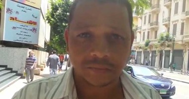 بالفيديو.. مواطن لمحافظ المنيا: “المجلس المحلى طرد بنتى من الشغل وهى بتصرف علينا”