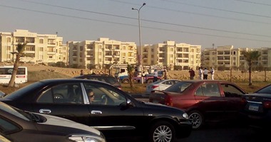 بالصور.. وصول سيارات شفط المياه أمام هايبر بالشيخ زايد