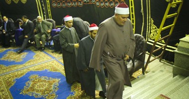 توافد الشخصيات العامة على العزاء الشعبى للنائب العام فى مسجد عمر مكرم