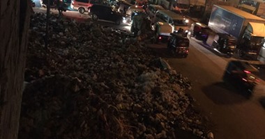 "واتس آب اليوم السابع".. صور تلال القمامة تملأ شوارع شبرا الخيمة