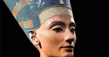 "الآثار" تدعو  البريطانى "ريفز" لمناظرة خبراء علم المصريات حول مقبرة"نفرتيتى"