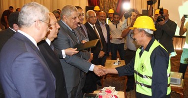 محلب: افتتاح محطة صرف عين شمس يقضى على أزمة الطفح بشوارع شرق القاهرة