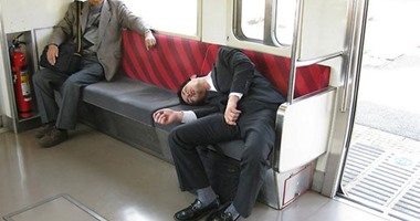 خبراء : النوم أثناء العمل يجدد جزئيا نشاط اليابانيين المحرومين من النوم