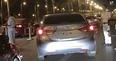 "صحافة المواطن": سيارة بدون لوحات معدنية تمر من كمين بطريق إسكندرية