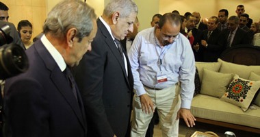 محلب خلال افتتاحه معرض المنتجات بـ"عمر أفندى": "شمعة جديدة لمصر"