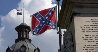  مجلس نواب ولاية كارولاينا الجنوبية يمرر قرارا بإنزال العلم الكونفدرالى