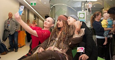 بالفيديو..ردود أفعال واسعة على زيارة جونى ديب لمستشفى سرطان الأطفال بأستراليا