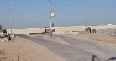 صحافة المواطن: عمود إنارة وسط طريق "بنى مزار – مطاى" فى محافظة المنيا
