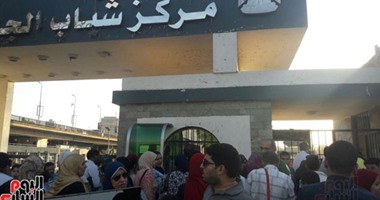 بالصور.. وقفة احتجاجية أمام مركز شباب الجزيرة بسبب "15 جنيه"