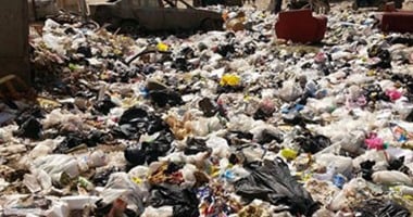 صحافة المواطن.. شوارع منطقة المنيب بالجيزة تعانى من تلال القمامة وغياب عمال النظافة