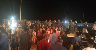 المئات بالبقلية فى الدقهلية ينتظرون عودة أبناء قريتهم المختطفين بليبيا