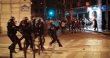 بالصور.. اعتقال 40 مشجع كرة قدم فى باريس إثر أعمال شغب