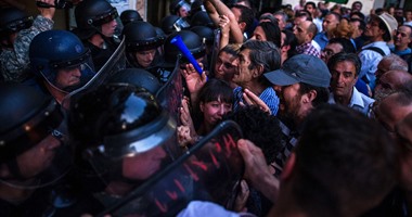 بالصور.. مظاهرات مناهضة للحكومة بالعاصمة المقدونية سكوبيى