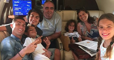 رونالدو يسافر مع عائلته على متن طائرة خاصة لقضاء العُطلة