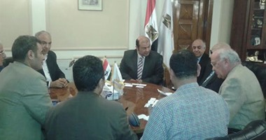 وزير التموين يطالب محافظى القاهرة والجيزة بترخيص 500 منفذ للسلع الغذائية