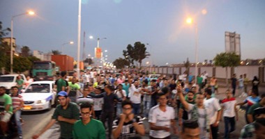 بالصور..مسيرة لمشجعى النادى المصرى لدعم حسام حسن فى أزمة رقيب الشرطة